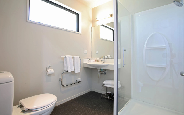 Curio Bay Salt House Motel