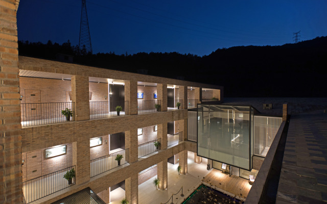 Yinju Jingde Art Hotel