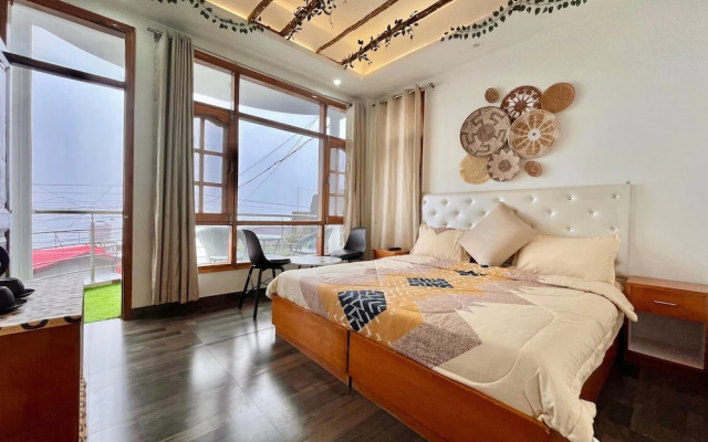 Siesta Homestay 1BR - balcony in shimla
