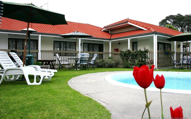Summit Motor Lodge