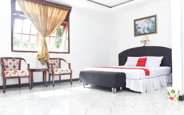 RedDoorz Plus @ Tirta Kencana Hotel
