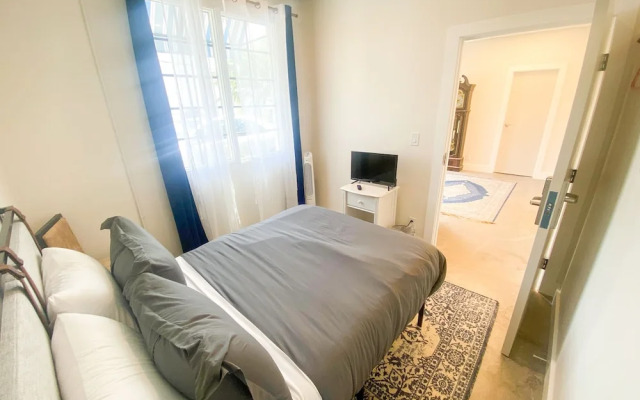 ITH Santa Barbara Beach Hostel