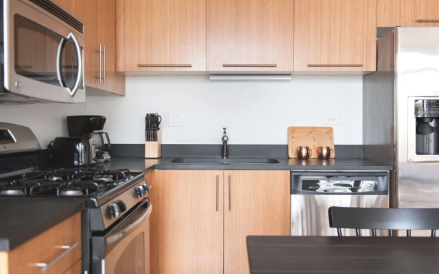 Vibrant Lincoln Park Suites by Sonder