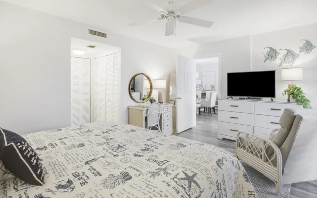 Loggerhead 282 2 Bedroom Condo by RedAwning