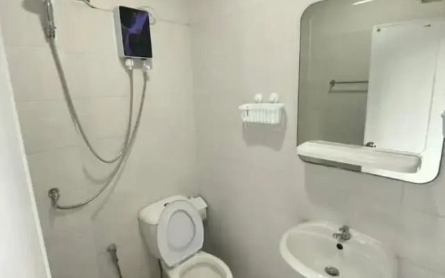 84 Bar & Guest House