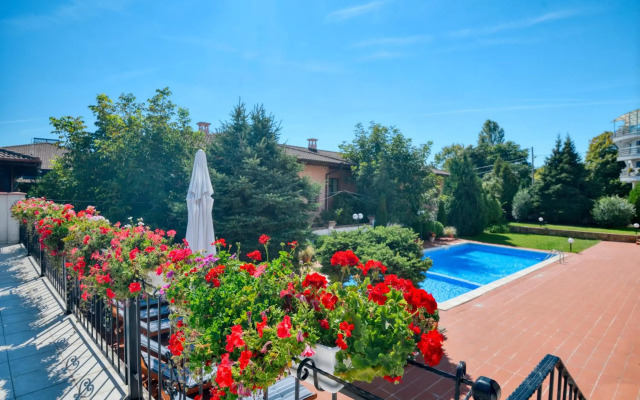 Alekta Hotel