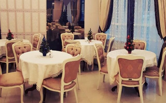 Paradise Hotel