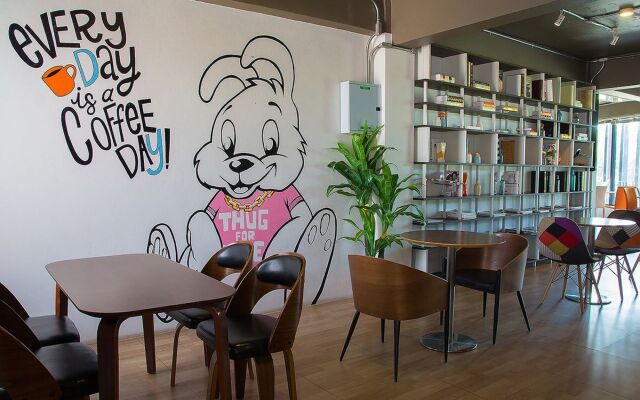 Dragon River Avenue Hotel