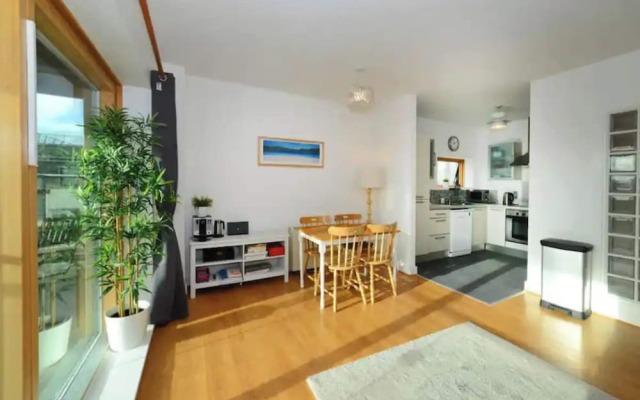 Bright 2BD Flat With Private Balcony - Dublin