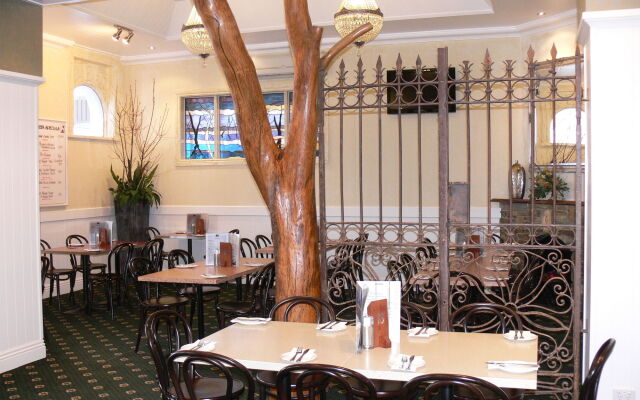 Yarrawonga Hotel