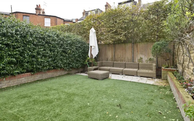 Cosy 4-bed Family Home Shepherd s Bush