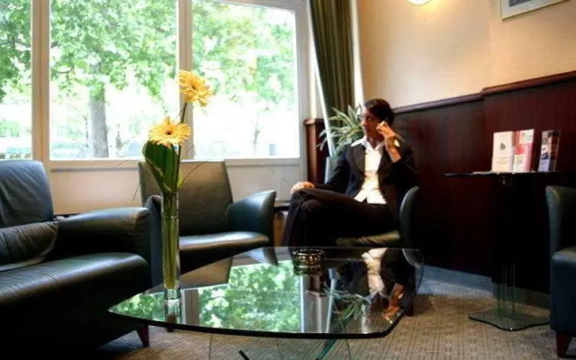 Kurfrstendamm am Adenauerplatz