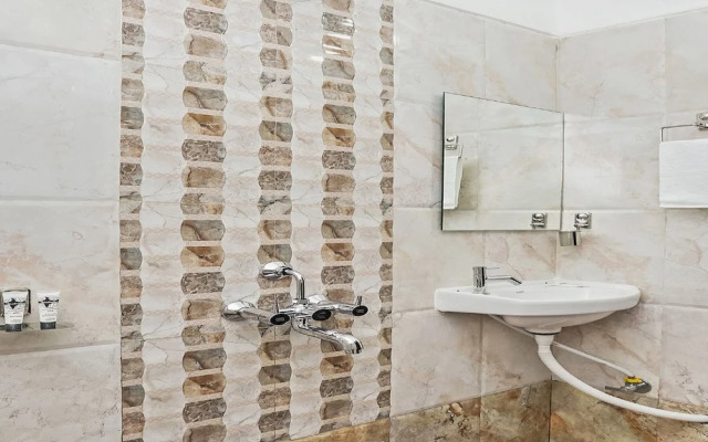 OYO 24932 Hotel Royal Stay