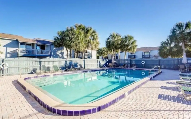 Fernandina Shores Condo with Private Balcony and Access to Pool by RedAwning