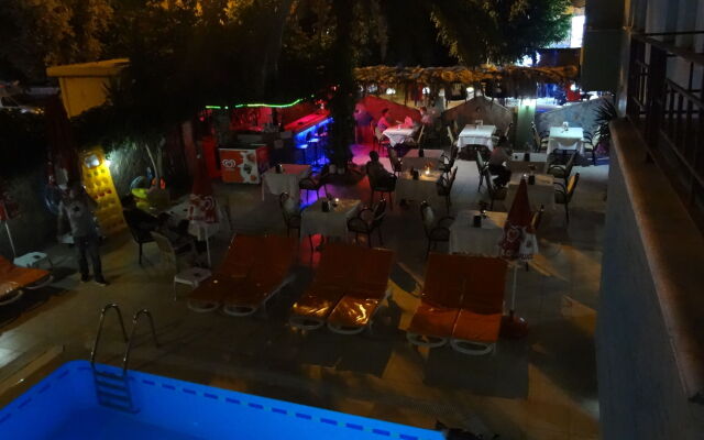 Cleopatra Icaria Apart Hotel