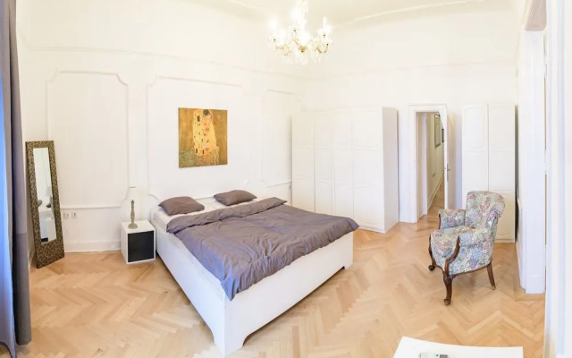 Pelicanstay in Buda Historical District