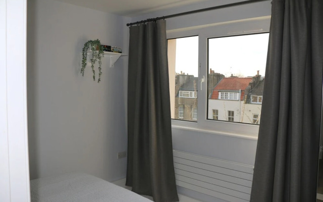 Stunning Clifton Flat in Amazing Central Location