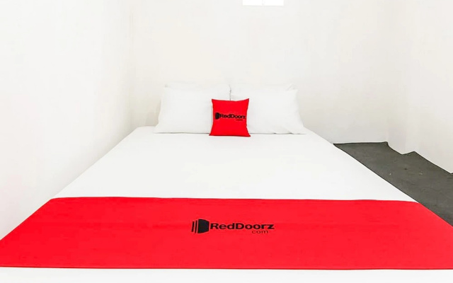 RedDoorz Syariah @ Hotel Yasmine Pandaan – Guest Rooms – Trawas