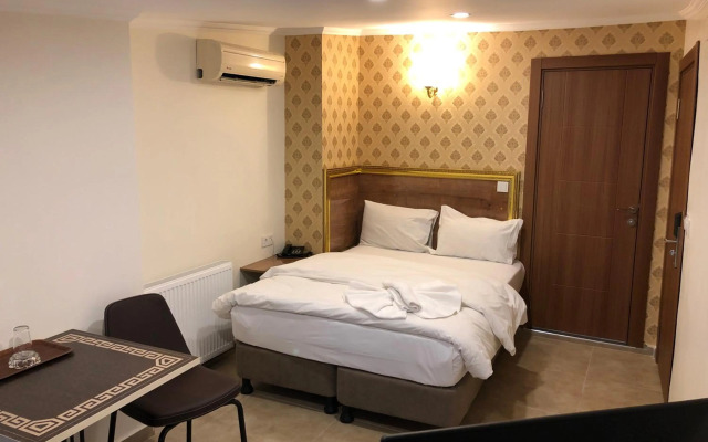 Hotel Real Life