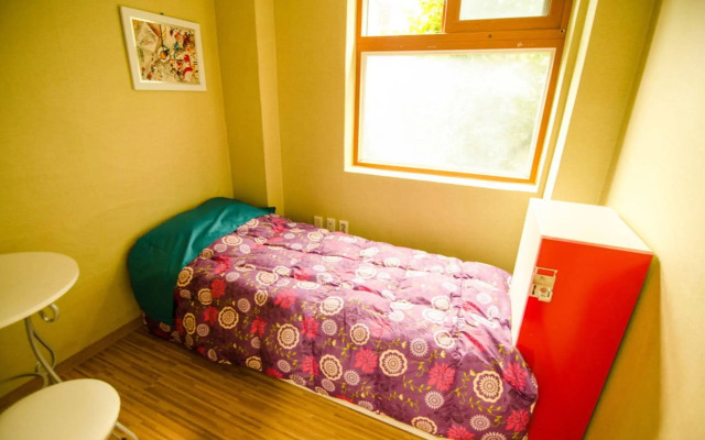 Kimchee Sinchon Guesthouse