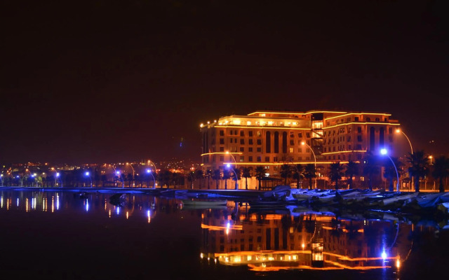 Wellborn Luxury Hotel