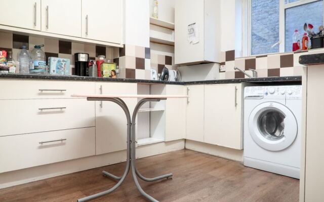 Sidney Street - Deluxe Guest Room