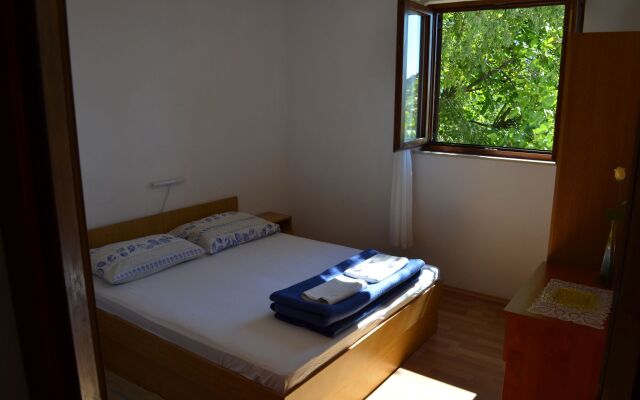 Apartment Jozo - 150 m from pebble beach: A1 Gradac, Riviera Makarska