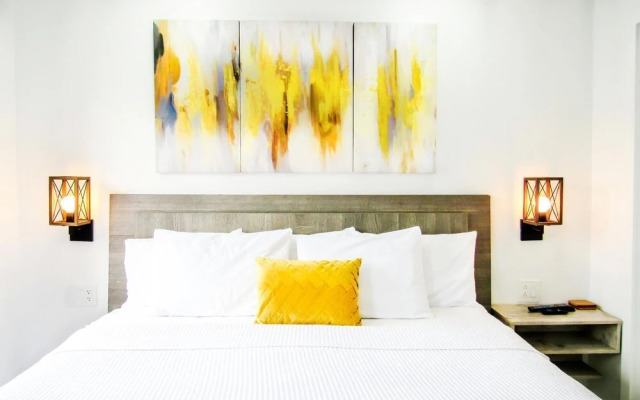 Stylish 3 Bedroom Home Private Balcony Patio