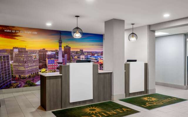 La Quinta Inn by Wyndham Indianapolis Airport Executive Dr