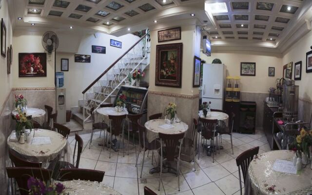 Gollestan Hotel