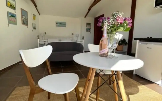 1-bed Sunny Studio Apartment in Tregony, Truro