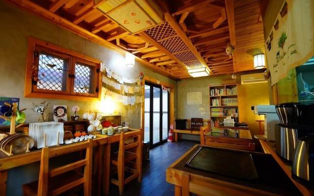 Jeonju Hongsi Hanok Guesthouse