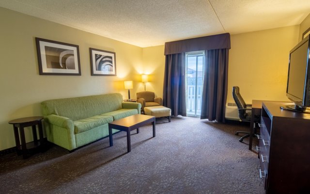 Holiday Inn Express Hotel & Suites Pittsburgh Airport, an IHG Hotel
