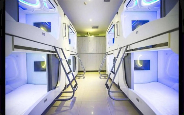 Lavish Capsule
