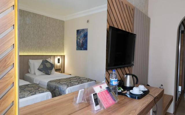Kandelor Hotel