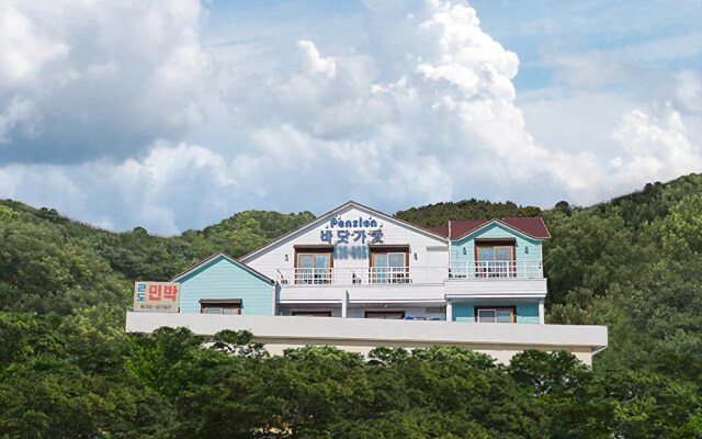 Geoje Beach Love Pension