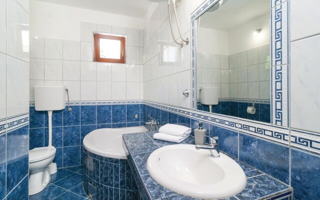 Nice Home in Srinjine With Wifi and 3 Bedrooms