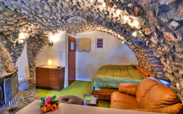 Avgonima All Seasons Hotel