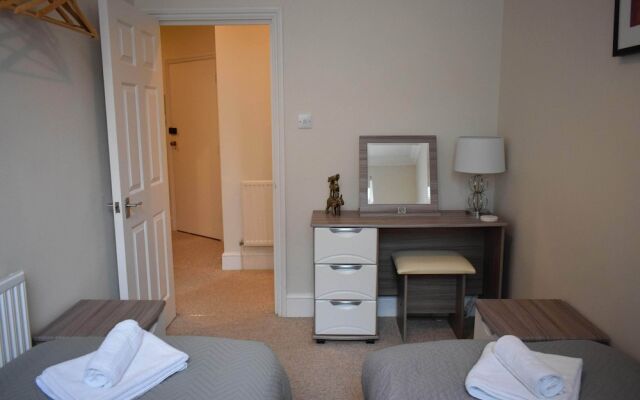 Higher Living-Professional Southsea Apartment