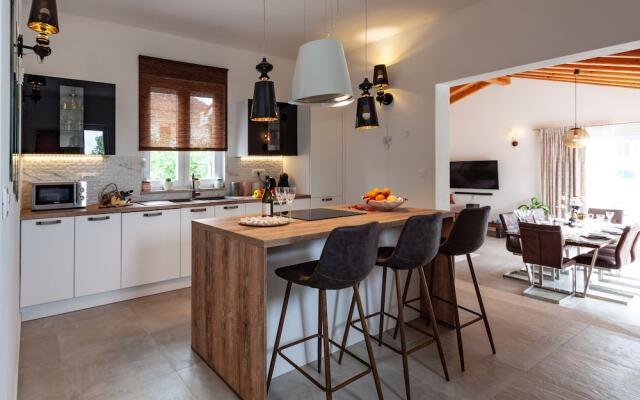 Five bedroom villa Emily with pool