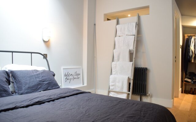 1 Bedroom Mezzanine Apartment In Stoke Newington