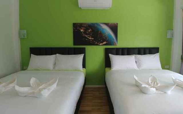 Thipburee Riverside Hotel