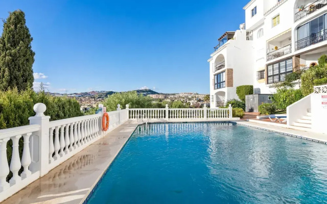 Apartment With Roof Terrace and Pool - Ref 129