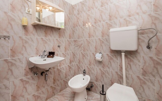 Nice Apartment in Banjol With 2 Bedrooms and Wifi