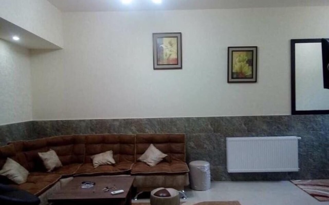Apartment on Kandelaki Str.