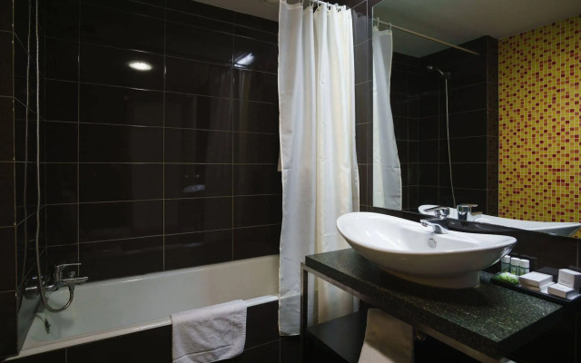 Malibu Foz Hotel - La Maison Younan