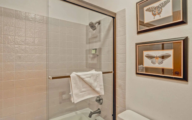 Ridgepoint Townhomes by East West Hospitality