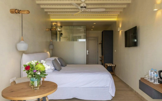 Poseidon Hotel & Suites