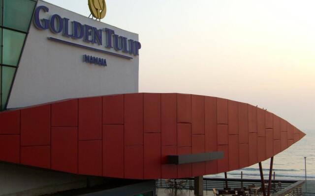 Golden Tulip Mamaia