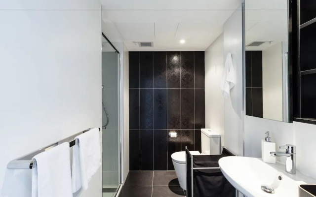 LOGAN, 2BDR Melbourne Apartment
